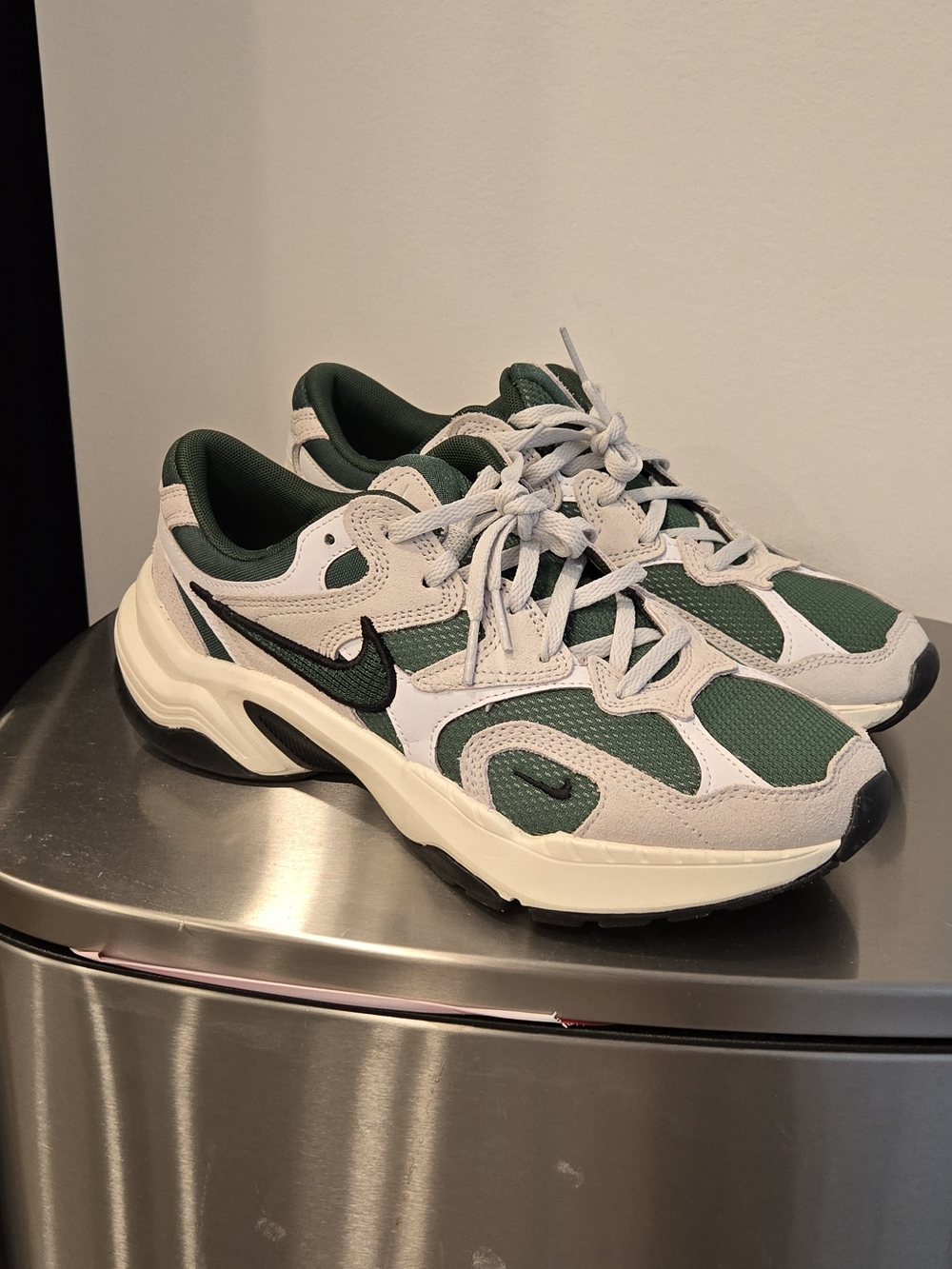 Women's NIKE Hunter Green, Black, And Gray Sneakers In Size 9. - Picture 2 of 6